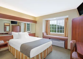 Microtel Inn & Suites by Wyndham Gassaway/Sutton hotel thumbnail 7