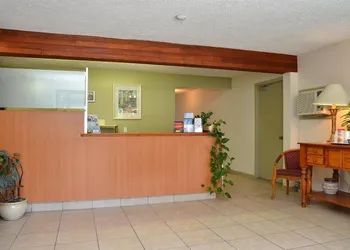 Canadas Best Value Inn Kelowna hotel thumbnail 2