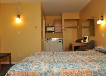 Canadas Best Value Inn Kelowna hotel thumbnail 4
