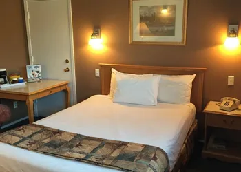 Canadas Best Value Inn Kelowna hotel thumbnail 5