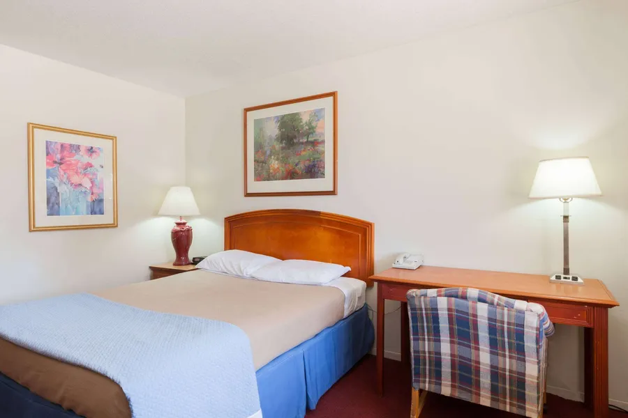 Days Inn by Wyndham Castaic Six Flags Magic Mountain hotel detail image 6
