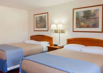 Days Inn by Wyndham Castaic Six Flags Magic Mountain hotel thumbnail 7