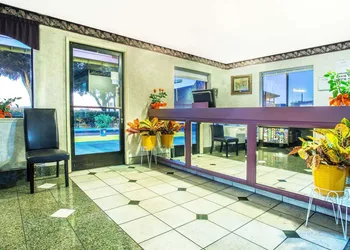 Travelodge by Wyndham Turlock hotel thumbnail 2