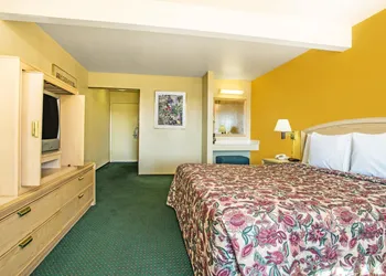 Travelodge by Wyndham Turlock hotel thumbnail 4
