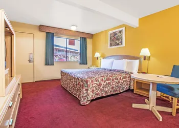 Travelodge by Wyndham Turlock hotel thumbnail 6