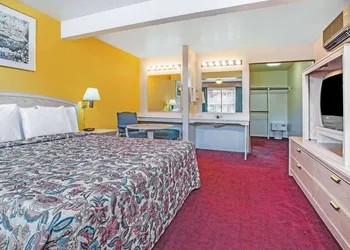 Travelodge by Wyndham Turlock hotel thumbnail 8