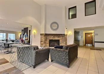 Super 8 by Wyndham Quebec City hotel thumbnail 2