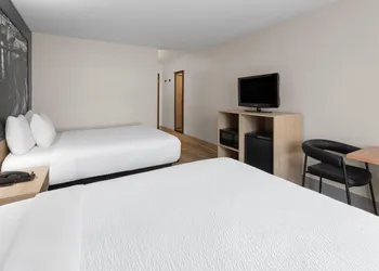 Super 8 by Wyndham Quebec City hotel thumbnail 8