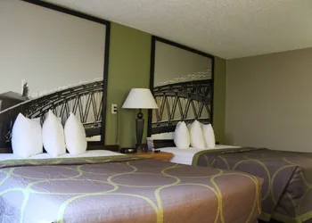 Super 8 by Wyndham Kearney hotel thumbnail 5