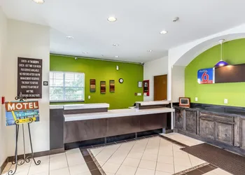 Studio 6 Orange, TX hotel thumbnail 3