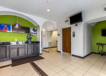 Studio 6 Orange, TX hotel thumbnail 4