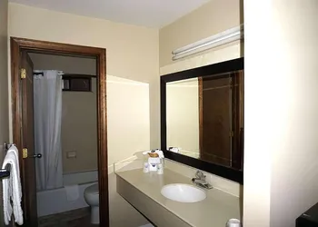 Travelodge by Wyndham Concord hotel thumbnail 4