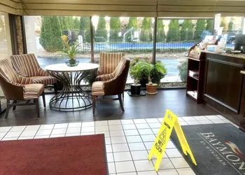 Rodeway Inn hotel thumbnail 3