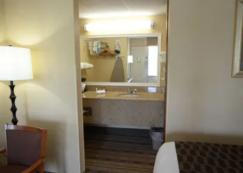 Rodeway Inn hotel thumbnail 8