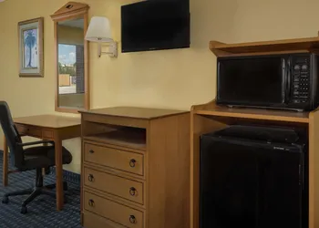 Super 8 by Wyndham Breaux Bridge hotel thumbnail 5