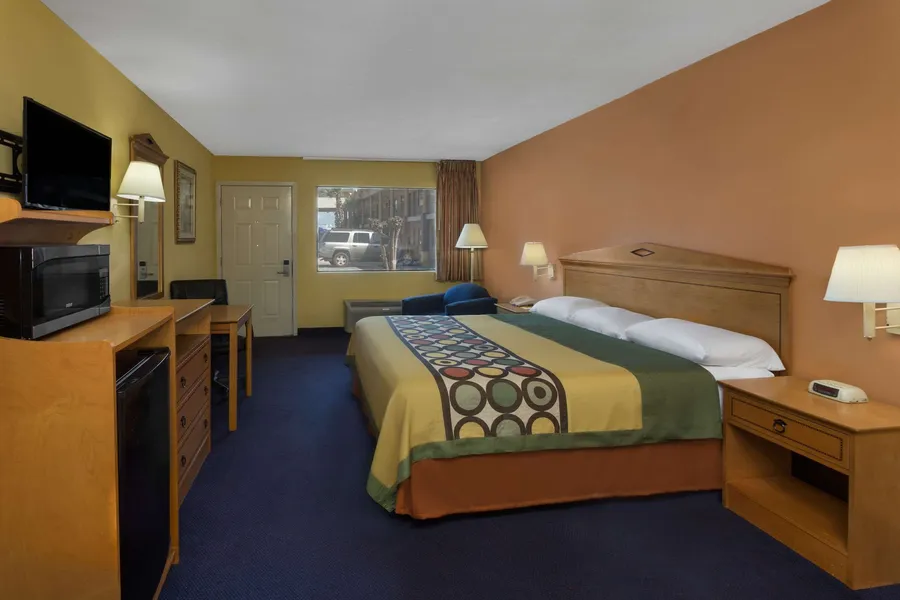Super 8 by Wyndham Breaux Bridge hotel detail image 6