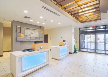 Holiday Inn Express & Suites Tampa USF Busch Gardens by IHG hotel thumbnail 2