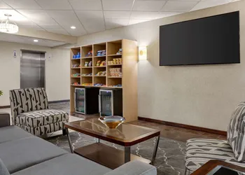 Super 8 by Wyndham Grove City hotel thumbnail 4
