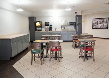 Super 8 by Wyndham Grove City hotel thumbnail 8