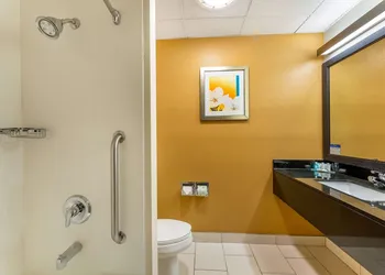 Quality Inn & Suites Sandusky hotel thumbnail 6