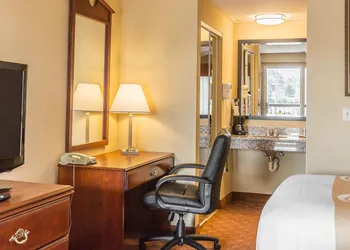 Quality Inn Calera I-65 exit 231 hotel thumbnail 4