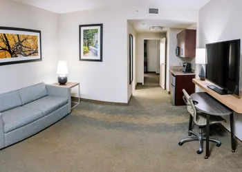 Holiday Inn & Suites Stockbridge/Atlanta I-75 by IHG hotel thumbnail 3