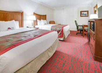 Clarion Hotel & Suites hotel thumbnail 6
