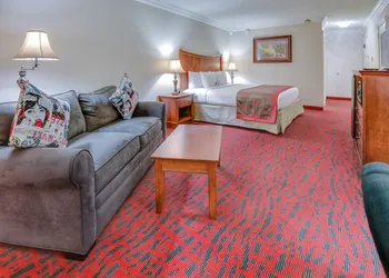 Clarion Hotel & Suites hotel thumbnail 8