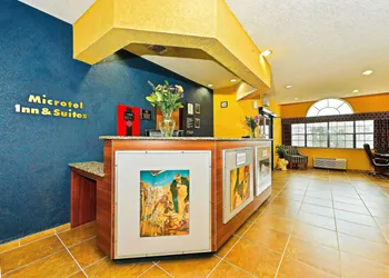 Microtel Inn & Suites by Wyndham New Braunfels hotel thumbnail 2