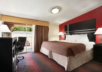 Howard Johnson by Wyndham North Plainfield hotel thumbnail 5