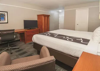 La Quinta Inn by Wyndham San Antonio Brooks City Base hotel thumbnail 4