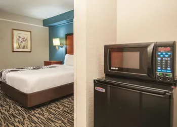 La Quinta Inn by Wyndham San Antonio Brooks City Base hotel thumbnail 7