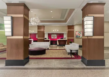 DoubleTree by Hilton Fort Lee - George Washington Bridge hotel thumbnail 2