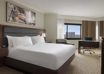 DoubleTree by Hilton Fort Lee - George Washington Bridge hotel thumbnail 5