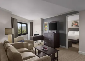DoubleTree by Hilton Fort Lee - George Washington Bridge hotel thumbnail 6