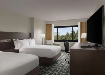 DoubleTree by Hilton Fort Lee - George Washington Bridge hotel thumbnail 8
