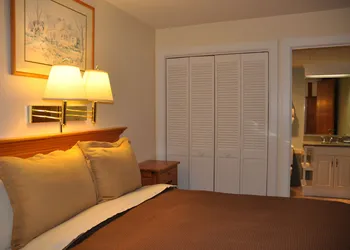 Newport Bay Club and Hotel hotel thumbnail 3