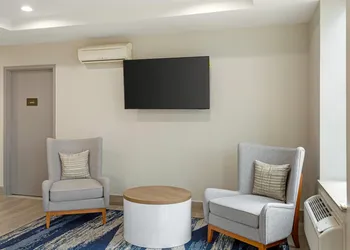 Comfort Inn hotel thumbnail 3