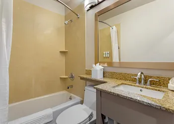 Comfort Inn hotel thumbnail 7