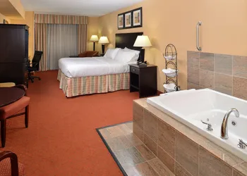 Holiday Inn Martinsburg by IHG hotel thumbnail 3