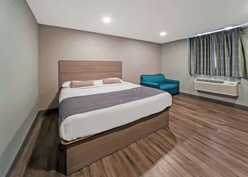 Americas Best Value Inn Foxboro hotel thumbnail 5