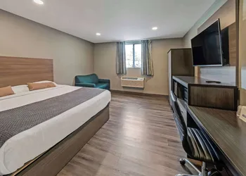 Americas Best Value Inn Foxboro hotel thumbnail 7