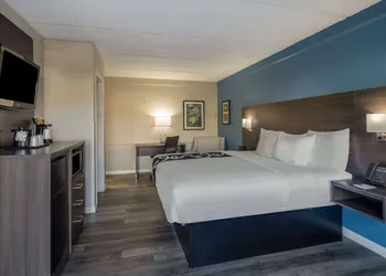 La Quinta Inn by Wyndham Sacramento North hotel thumbnail 6