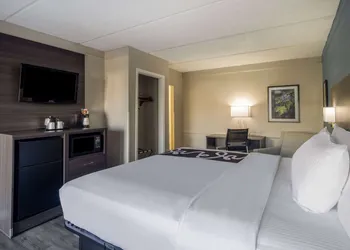 La Quinta Inn by Wyndham Sacramento North hotel thumbnail 8