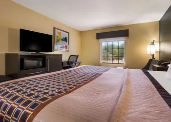 Best Western Bradbury Inn & Suites hotel thumbnail 5