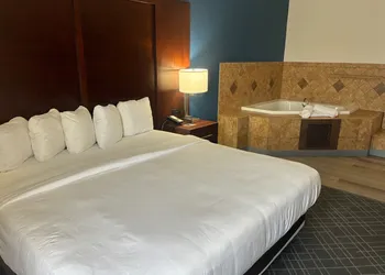 Comfort Inn & Suites Dayton Northwest - Englewood hotel thumbnail 6