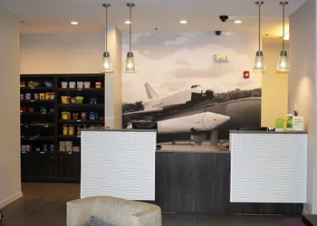 La Quinta Inn & Suites by Wyndham Huntsville Airport Madison hotel thumbnail 2