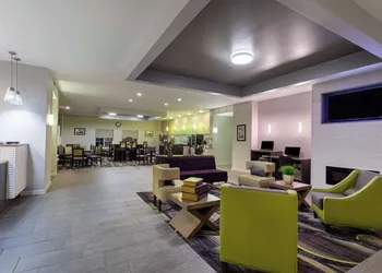 La Quinta Inn & Suites by Wyndham Huntsville Airport Madison hotel thumbnail 3