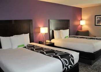 La Quinta Inn & Suites by Wyndham Huntsville Airport Madison hotel thumbnail 8