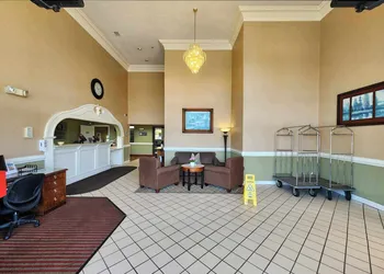 Quality Inn & Suites Somerset Downtown hotel thumbnail 5